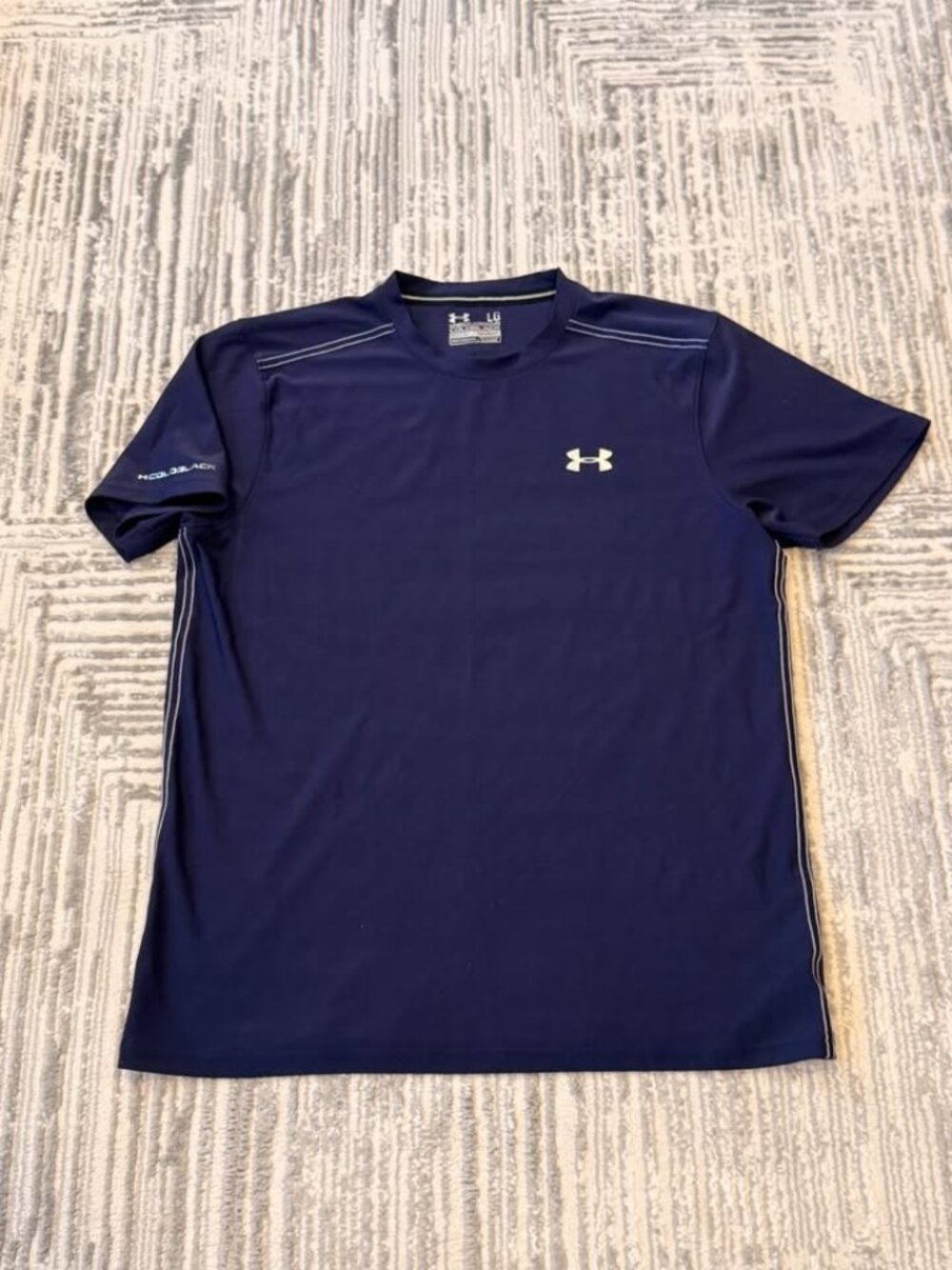 Under Armour men's large navy Coldblack Heatgear t-shirt